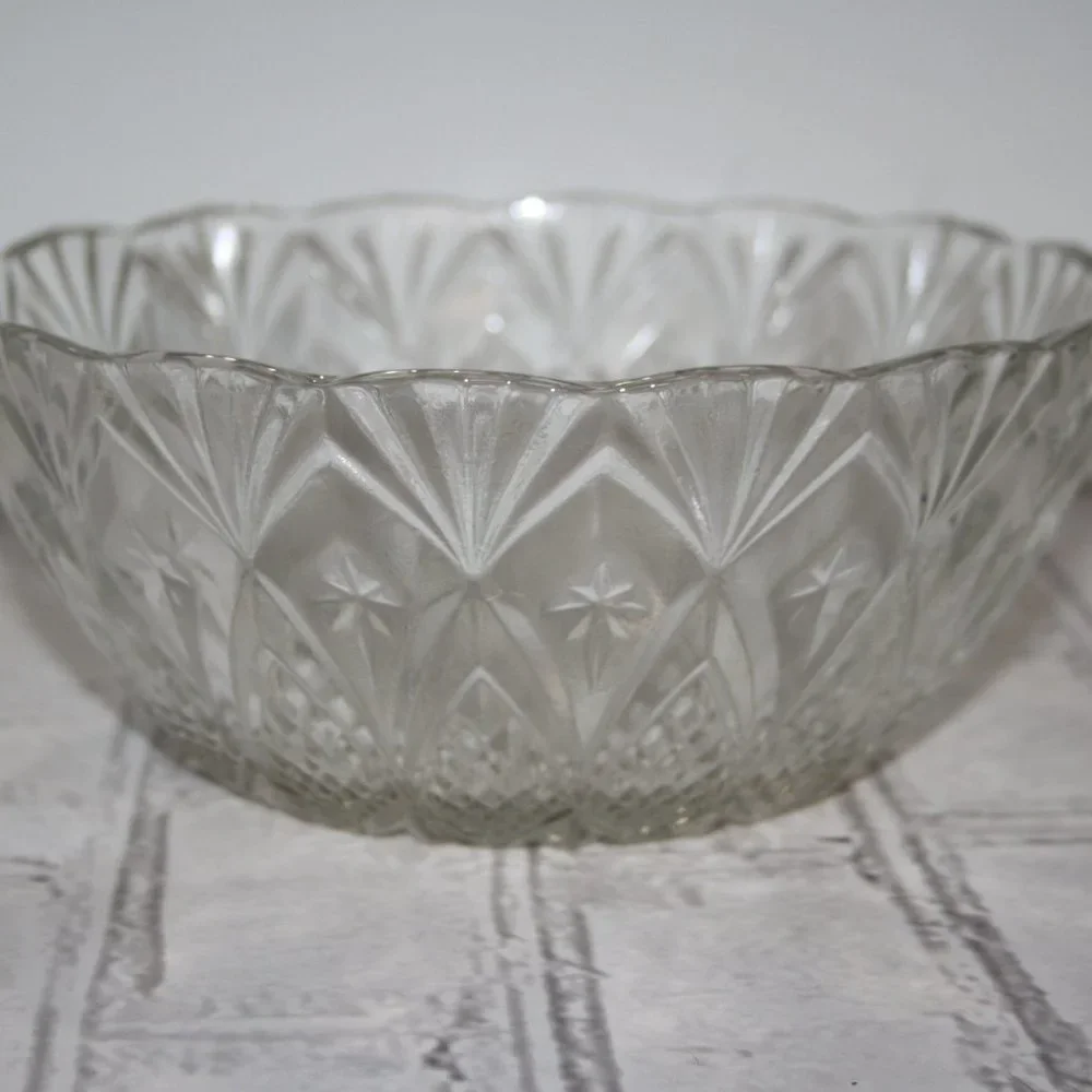 🥣 Vintage Glass Bowl · 8